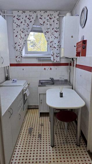 Apartament cu 3 camere semidecomandat în Tudor