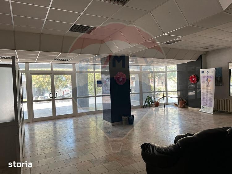 Spațiu comercial, de 2,800 mp, în Brăilei