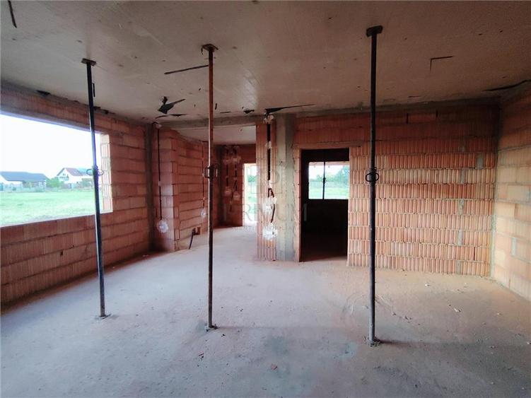 Duplex cu 3 camere cu Canalizare în Moșnița Nouă