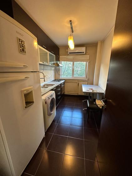 Apartament cu 3 camere decomandat, mobilat în Dristor