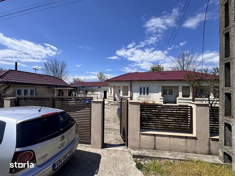 Casă cu 4 camere cu Teren 2000 Mp în Răstoaca