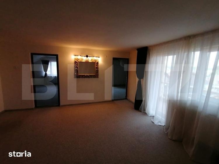 Casă cu 10 camere cu Teren 450 Mp în Gruia