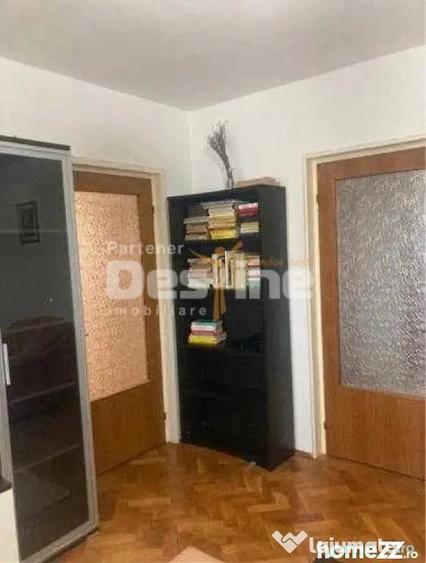 Apartament cu 3 camere semidecomandat în Drumul Taberei