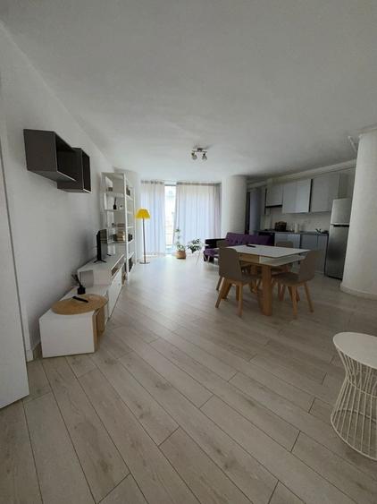 Apartament cu 2 camere semidecomandat, mobilat în Victoriei