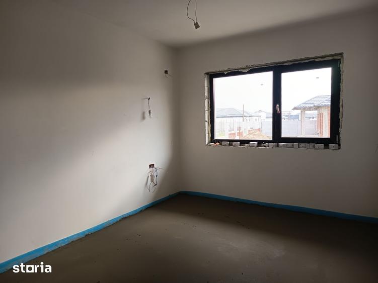 Casă cu 5 camere cu Teren 330 Mp în Central