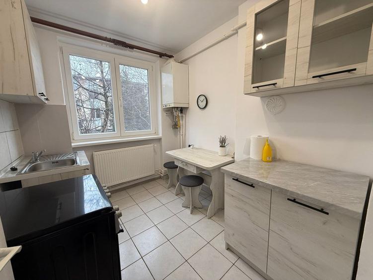 Apartament cu 2 camere semidecomandat în Centru Vechi