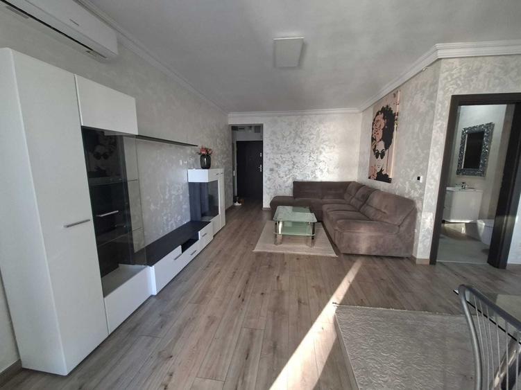 Apartament cu 3 camere semidecomandat în Central