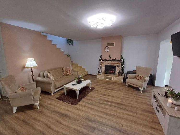 Casă cu 4 camere în Șoimuș