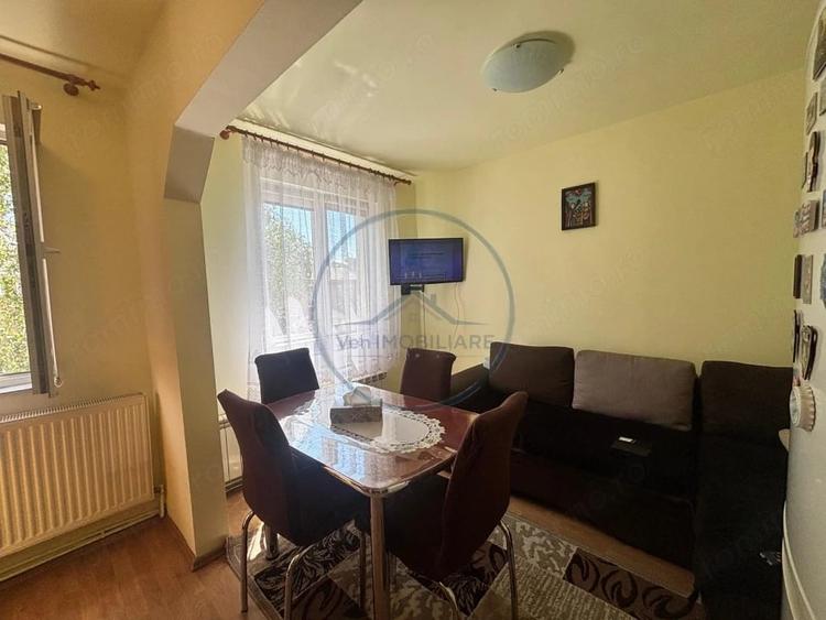 Apartament cu 3 camere semidecomandat în Central