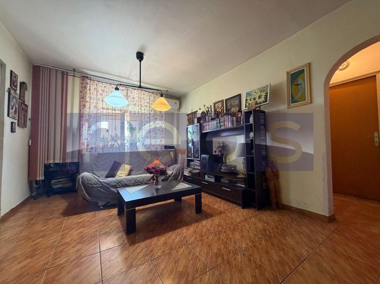 Apartament cu 4 camere semidecomandat în Central