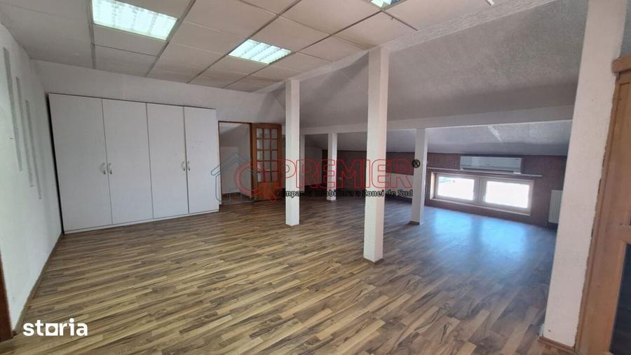 Casă cu 6 camere cu Teren 30 Mp în Apărătorii Patriei