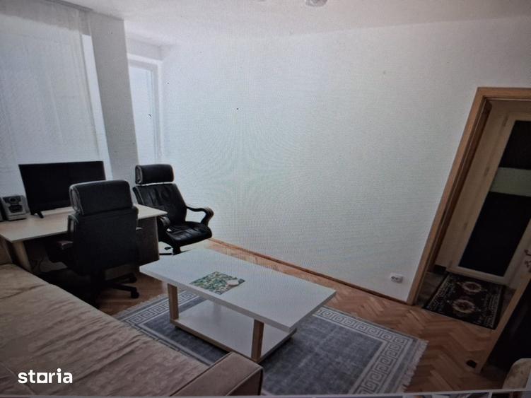 Apartament cu 2 camere semidecomandat în Tei