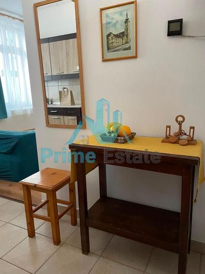 Apartament cu 3 camere semidecomandat, mobilat în Ultracentral