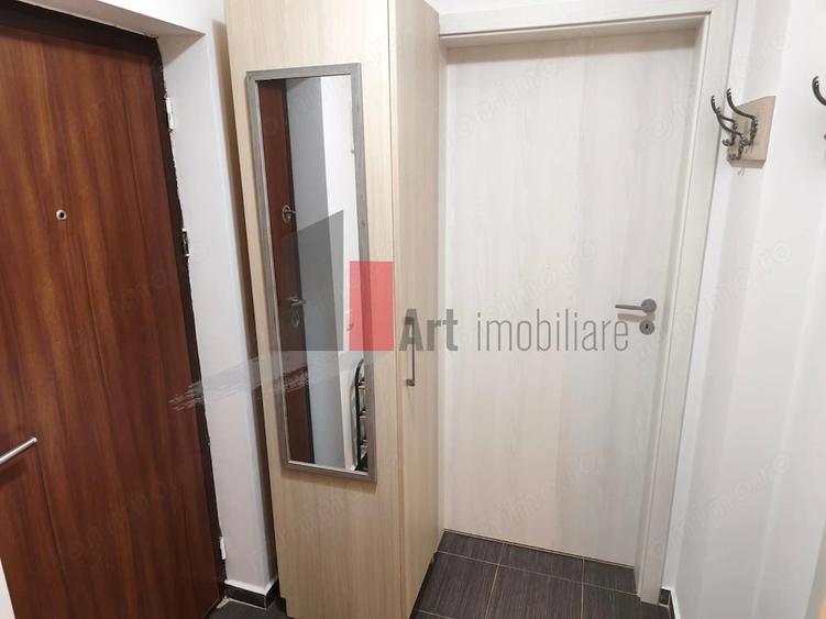 Apartament cu 2 camere semidecomandat în Metalurgiei
