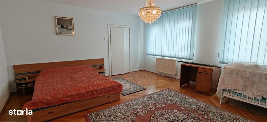 Casă cu 4 camere în Luna