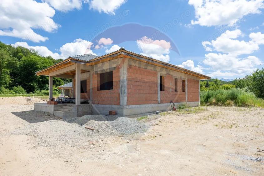 Casă cu 4 camere cu Teren 504 Mp în Primăverii