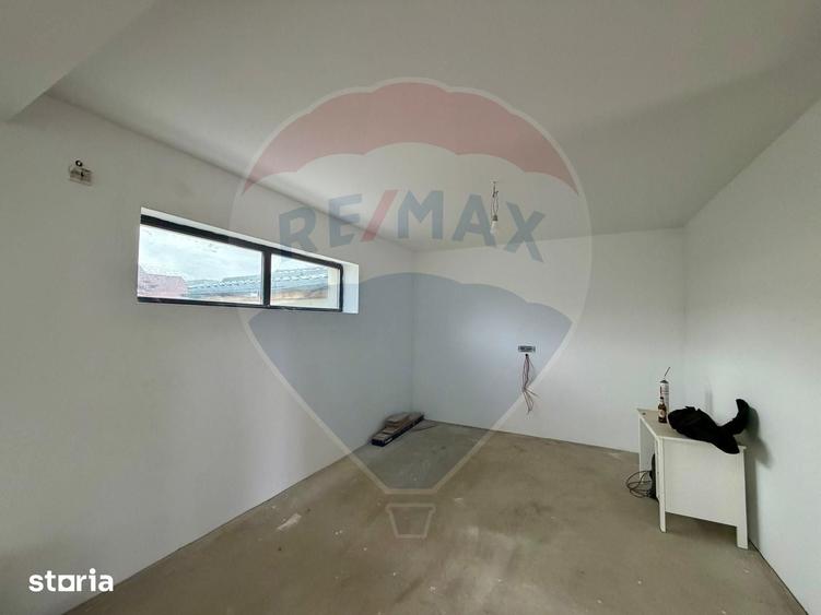 Casă cu 4 camere cu Teren 200 Mp în Central