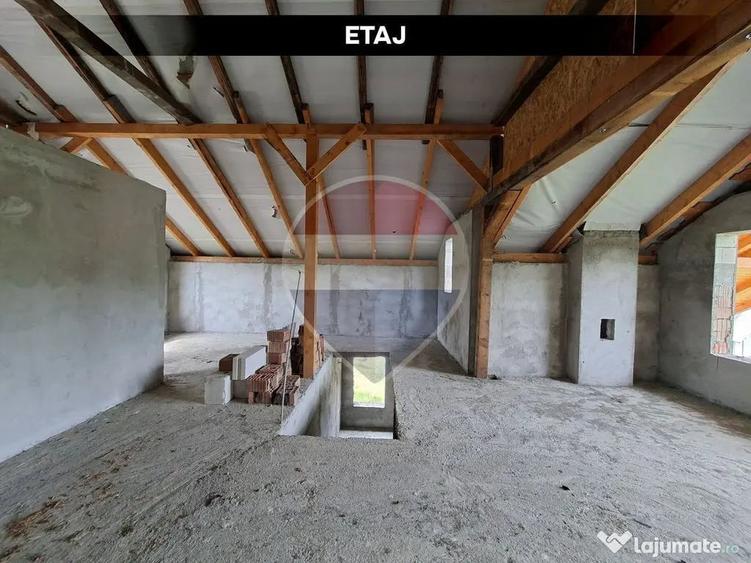 Casă cu 4 camere cu Teren 1000 Mp în Șișești