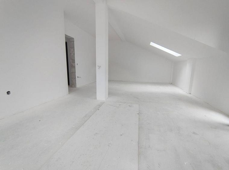 Apartament cu 3 camere decomandat în Turnișor
