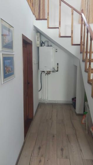 Casă cu 4 camere cu Canalizare în Surani
