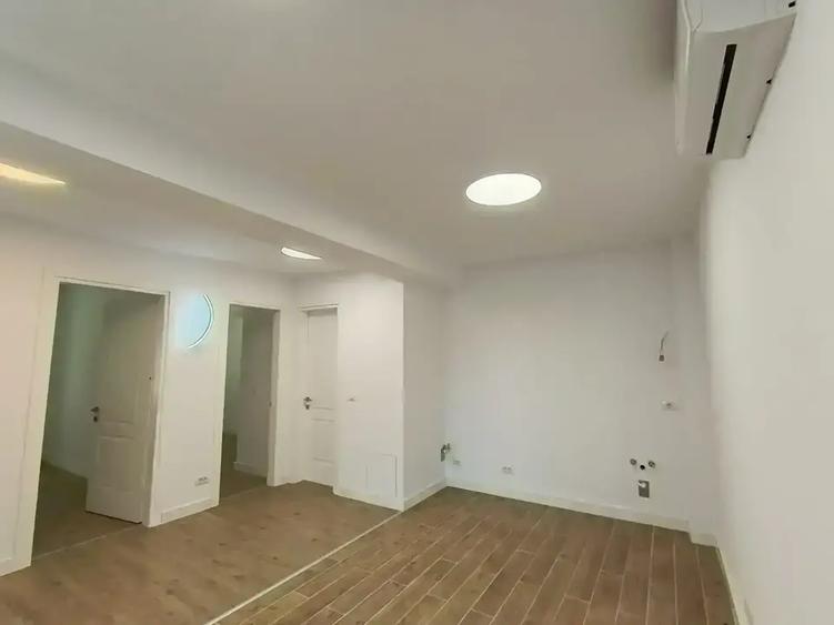 Apartament cu 4 camere semidecomandat în Armeneasca