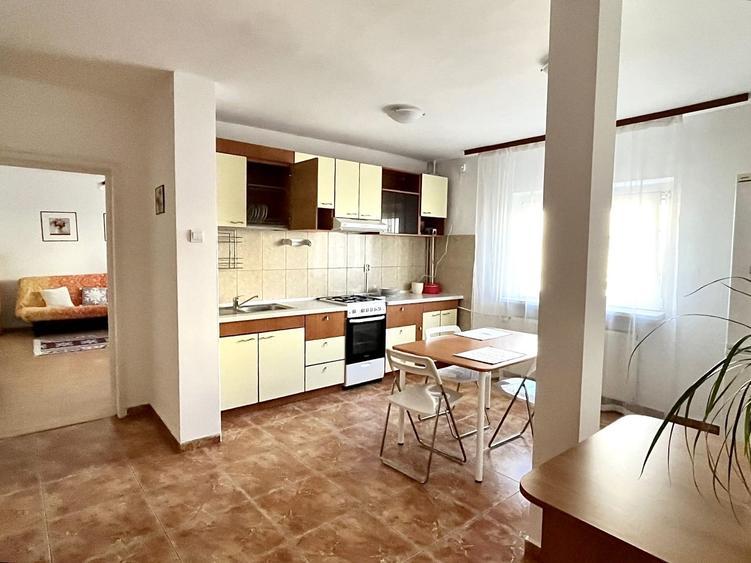 Apartament cu 2 camere decomandat, mobilat în Tei