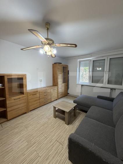 Apartament cu 3 camere semidecomandat în Central