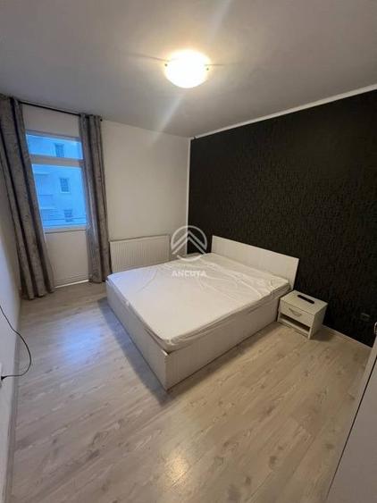 Apartament cu 3 camere semidecomandat în Tăuți
