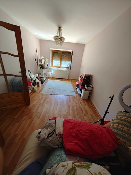 Apartament cu 3 camere semidecomandat în Lotus