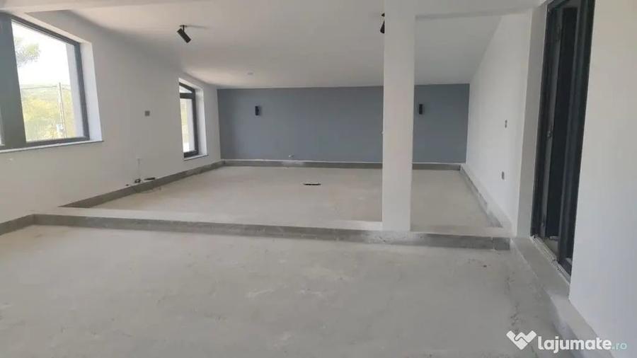 Spațiu comercial, de 386 mp, în Bălteni