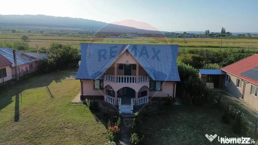 Casă cu 6 camere cu Teren 1526 Mp în Bolotești