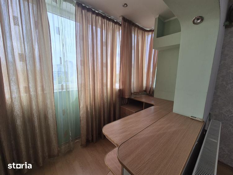 Apartament cu 2 camere decomandat în Apărătorii Patriei