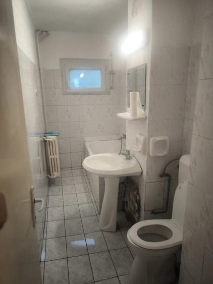 Garsonieră decomandată în Girocului