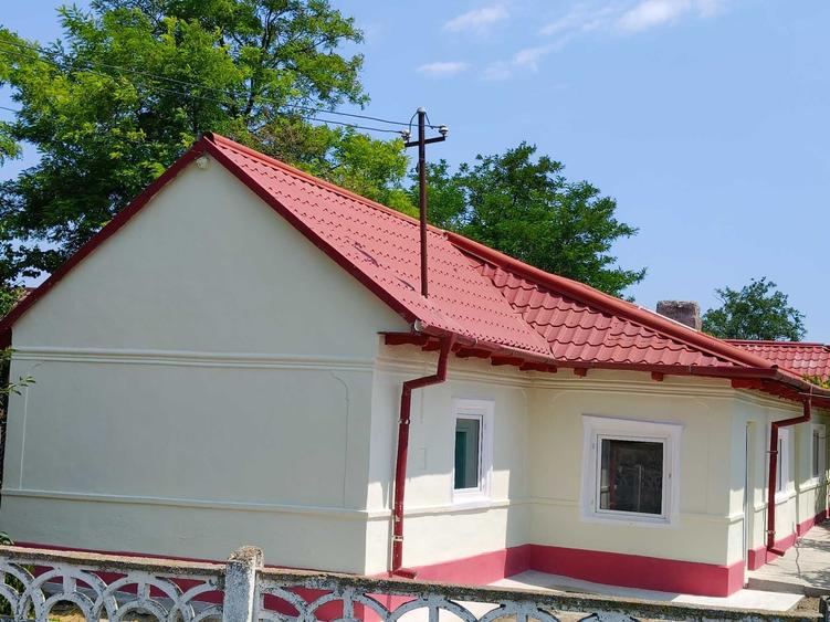 Casă cu 4 camere în Corbu