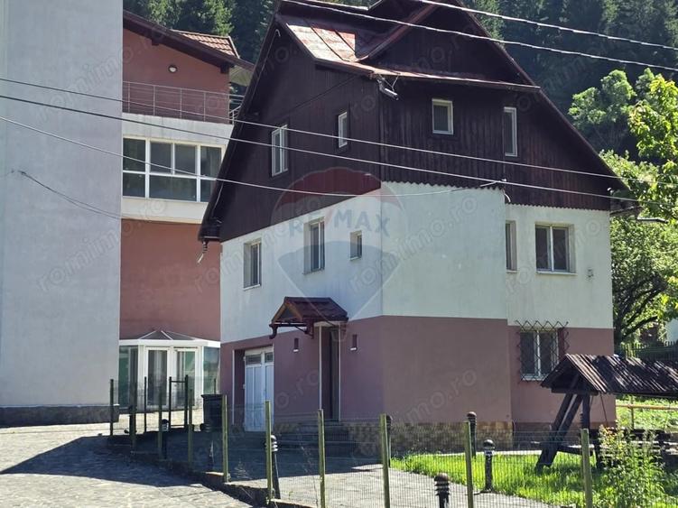 Casă cu 5 camere cu Teren 500 Mp în Moieciu