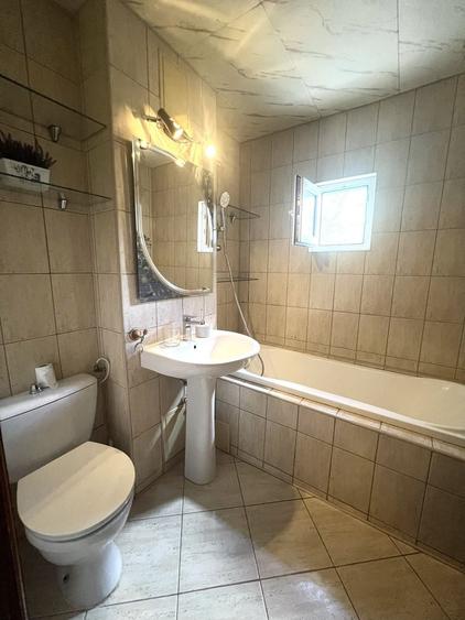 Apartament cu 3 camere decomandat în Nicolina