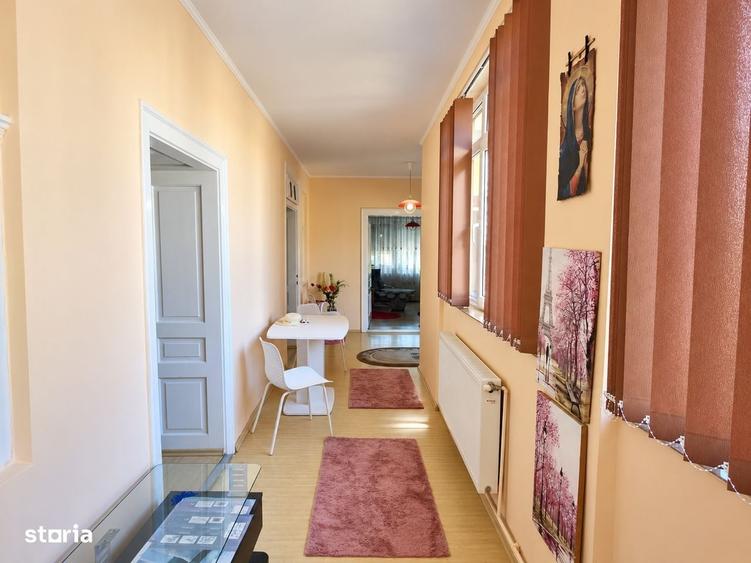 Casă cu 3 camere decomandat în Mândruloc