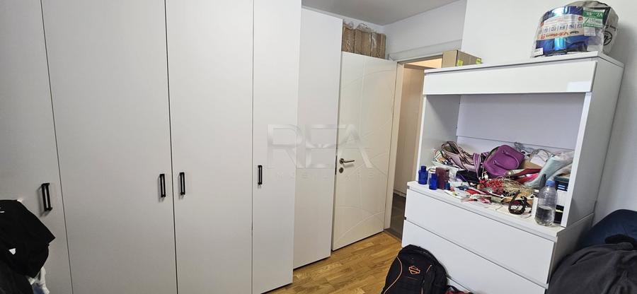 Apartament cu 3 camere decomandat, mobilat în Decebal