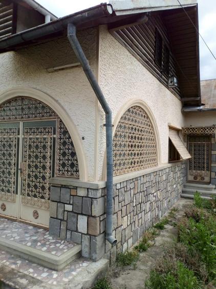 Casă cu 4 camere în Ghirdoveni