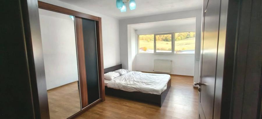 Apartament cu 3 camere semidecomandat în Florești