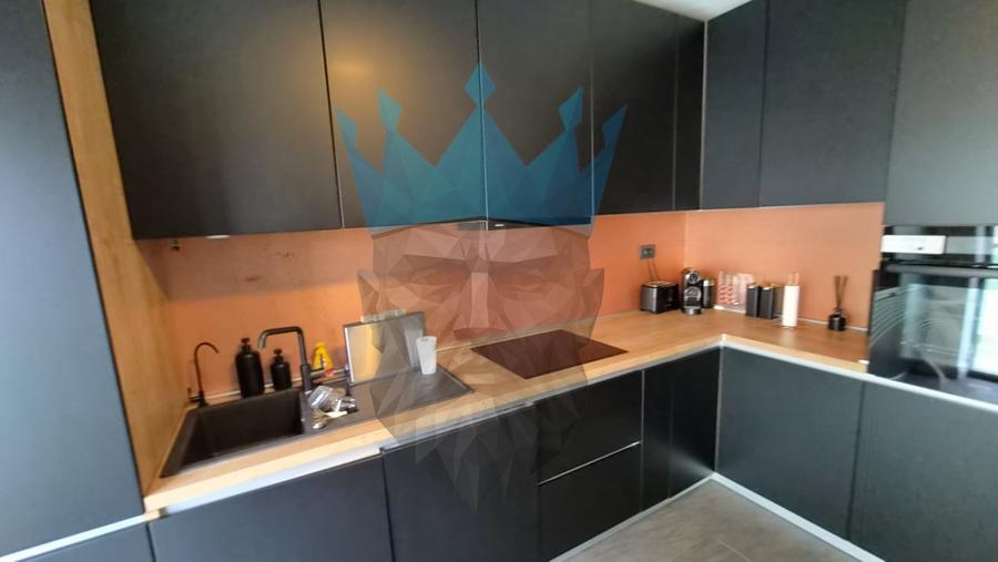 Apartament cu 4 camere decomandat, mobilat în Tei