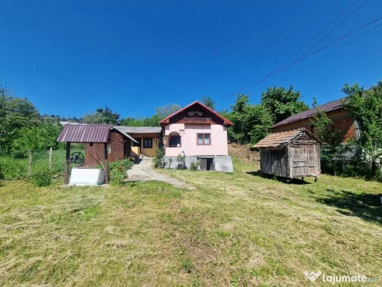 Casă cu 2 camere cu Teren 1150 Mp în Boțești