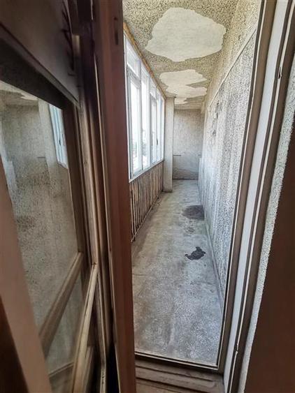 Apartament cu 3 camere semidecomandat în Barbu Văcărescu