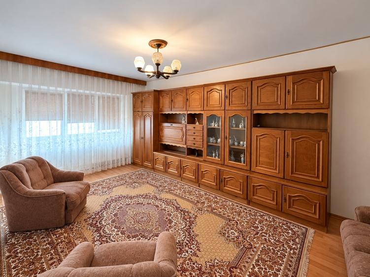 Apartament cu 3 camere decomandat, mobilat în Cug