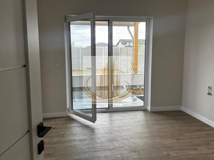 Duplex cu 4 camere cu Canalizare în Moșnița Veche