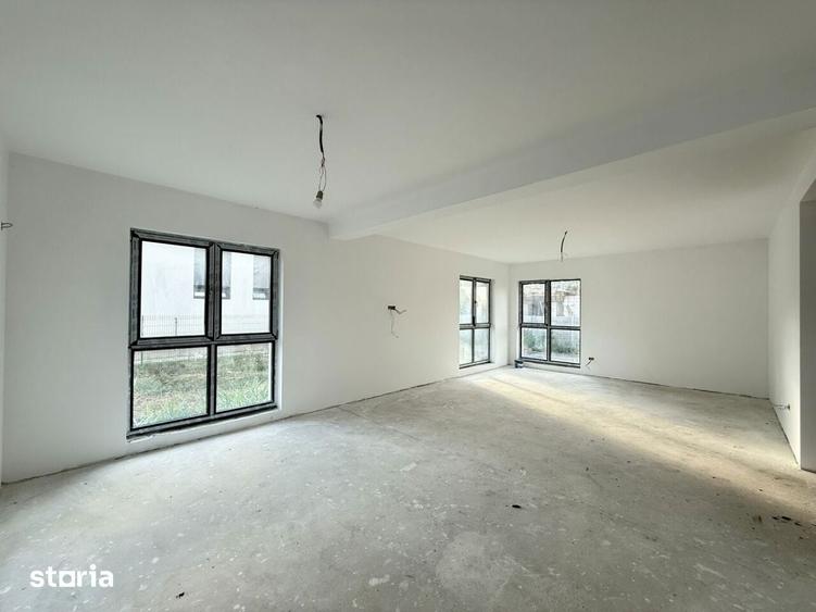 Casă cu 4 camere cu Teren 493 Mp în Corbeanca