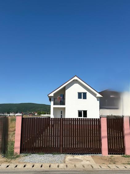 Casă individuală cu 5 camere cu Canalizare în Gilău