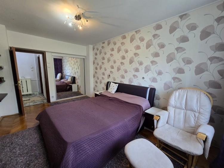 Apartament cu 3 camere decomandat, mobilat în Unirii
