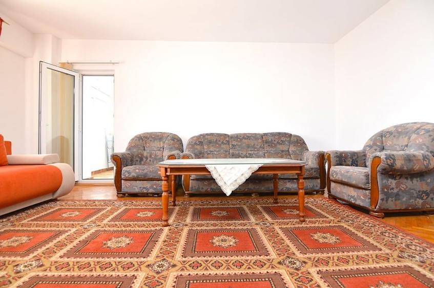 Apartament cu 3 camere decomandat, mobilat în Unirii
