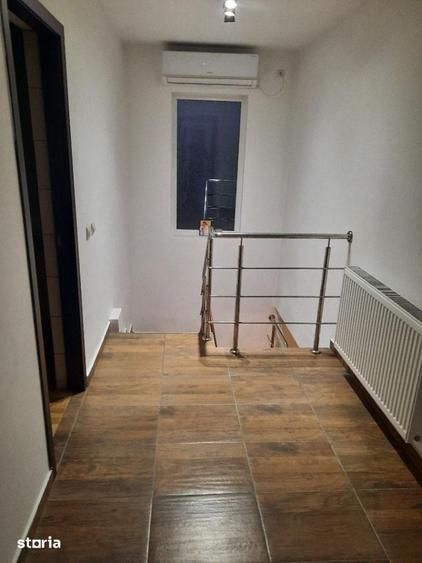 Casă cu 4 camere cu Teren 450 Mp în Joița
